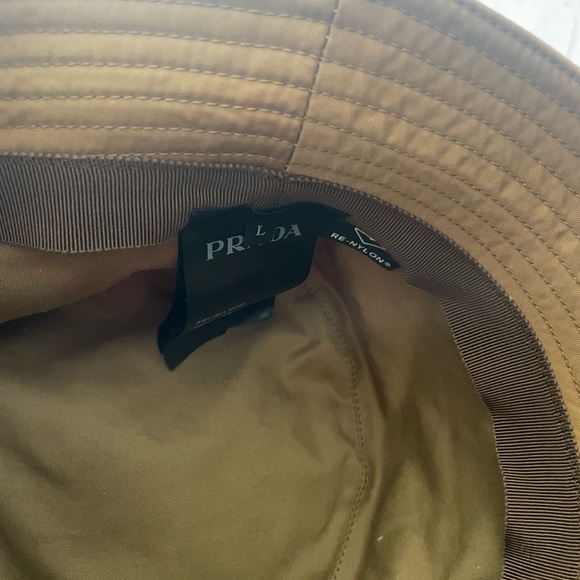 Large Prada bucket hat - Picture 2 of 5